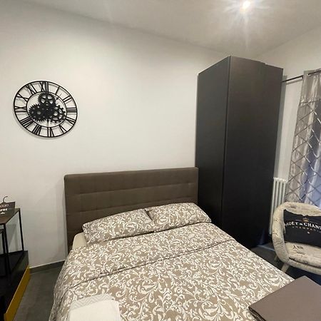 Decoluxe !Apartamento Con 1 Camera Da Letto , In Zona San Paolo , Via Martiniana 都灵 外观 照片
