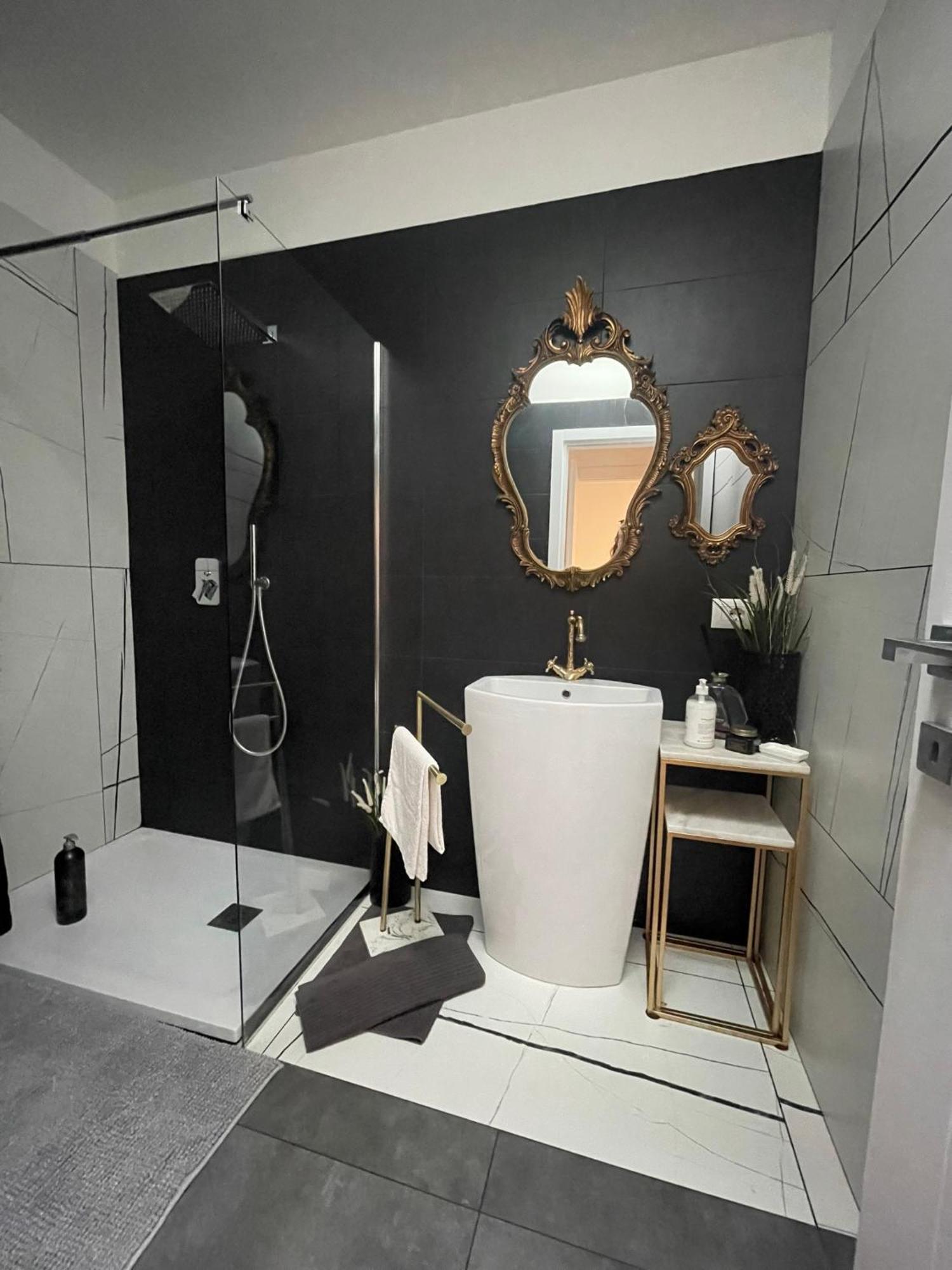 Decoluxe !Apartamento Con 1 Camera Da Letto , In Zona San Paolo , Via Martiniana 都灵 外观 照片